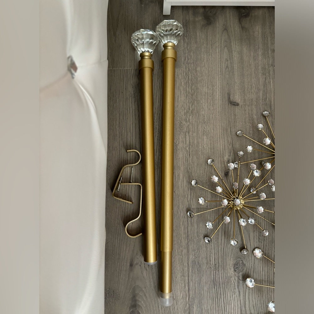 Gold Curtain rod with all parts included. like new.